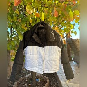WOMENS WHITE & BLACK PUFFER JACKET, SMALL, THE JACKET CLUB, CROPPED, NWOT